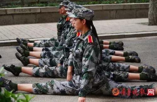 军训跳舞吃瓜爆料