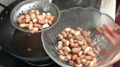 小黄豆吃瓜大姐