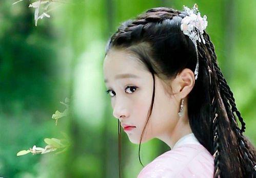 吃瓜看女主,揭秘她背后的故事